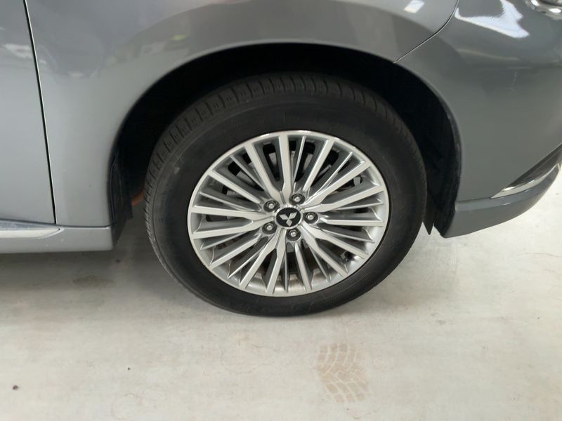 Mitsubishi Outlander 2.4 PHEV 4WD 2018 – снимка 11