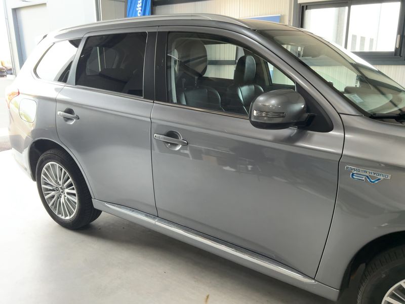 Mitsubishi Outlander 2.4 PHEV 4WD 2018 – снимка 10