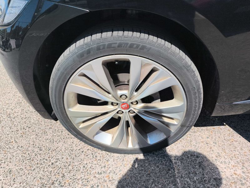 Jaguar F-Pace 20d R-Sport AWD 2017 – снимка 16