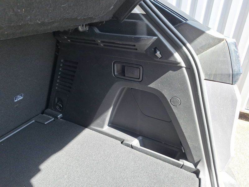 Peugeot 3008 1.2 PureTech Allure Business 2018 – снимка 41