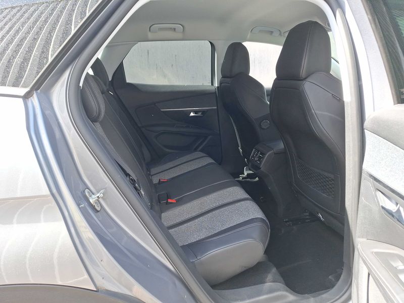 Peugeot 3008 1.2 PureTech Allure Business 2018 – снимка 14