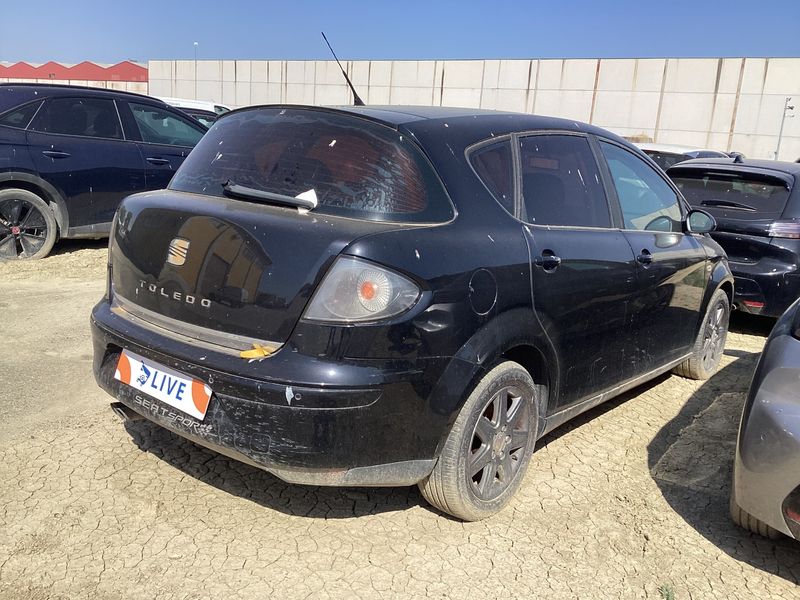 Seat Toledo 2.0 TDI Stylance / Style 2009 – снимка 2