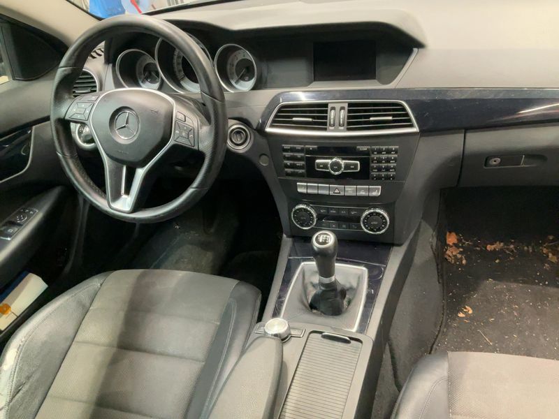 Mercedes-Benz C-Klasse C 180 CGI BlueEfficiency 2012 – снимка 17