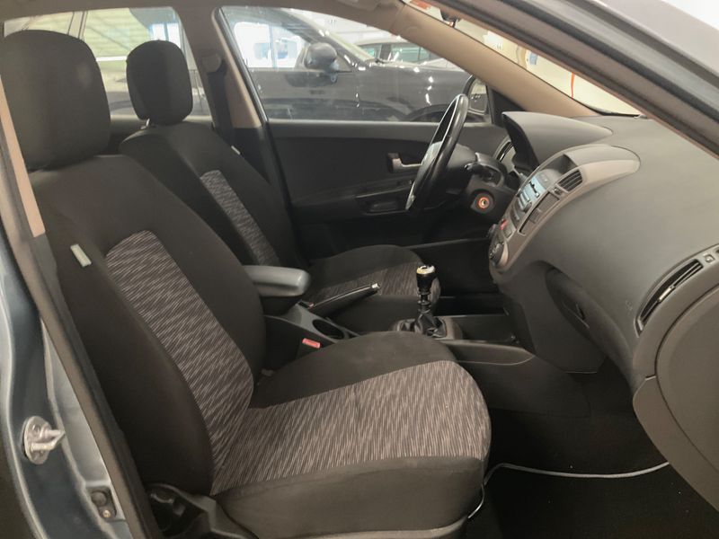 Kia cee'd 1.6 CRDi Active 2010 – снимка 3