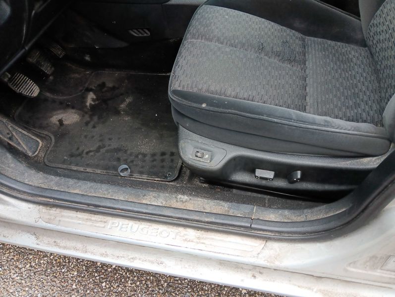 Peugeot 407 2.0 HDi Exclusiv 2009 – снимка 26