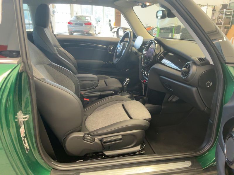 MINI Cooper Classic Trim 2023 – снимка 16