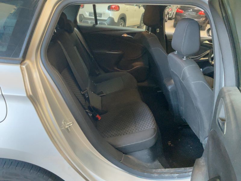Opel Astra 1.2 Turbo Edition Start/Stop 2021 – снимка 19