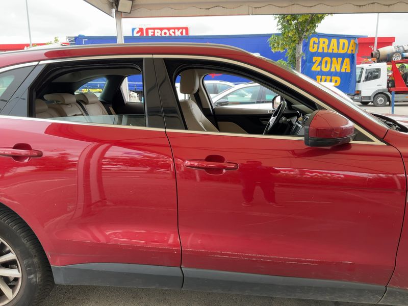 Jaguar F-Pace 20d Prestige 2018 – снимка 10