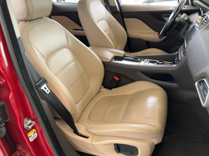 Jaguar F-Pace 20d Prestige 2018 – снимка 16