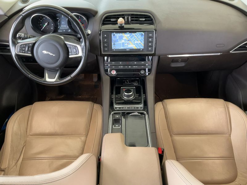 Jaguar F-Pace 20d Prestige 2018 – снимка 17