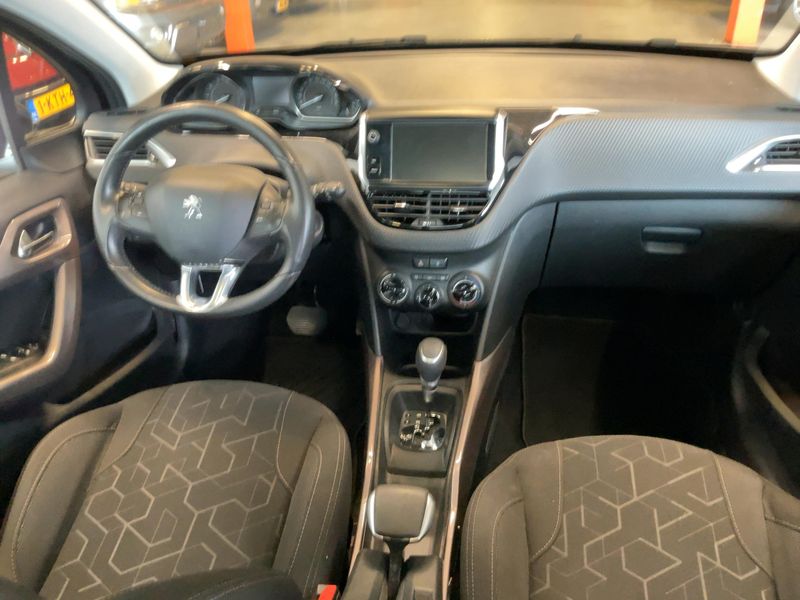Peugeot 2008 1.2 PureTech Active 2016 – снимка 17