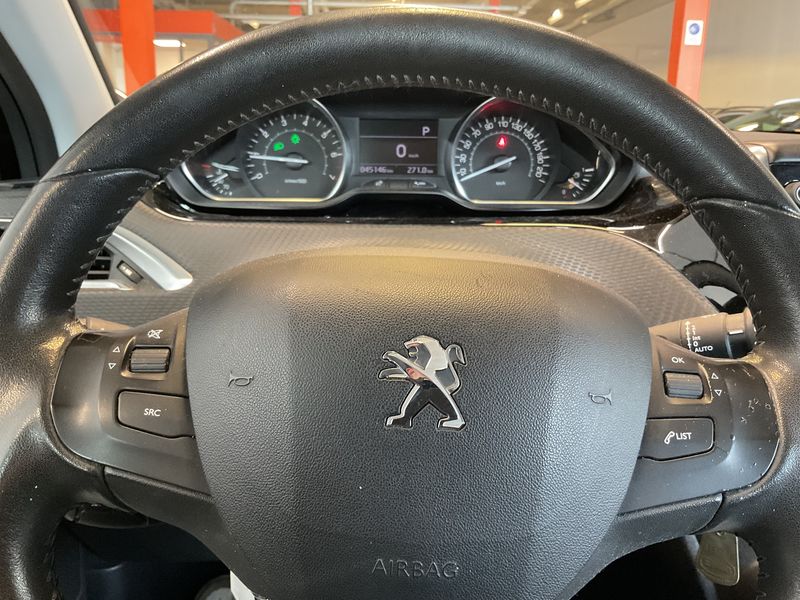 Peugeot 2008 1.2 PureTech Active 2016 – снимка 18