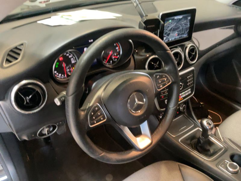 Mercedes-Benz CLA-Klasse CLA 180 d Shooting Brake 2018 – снимка 17