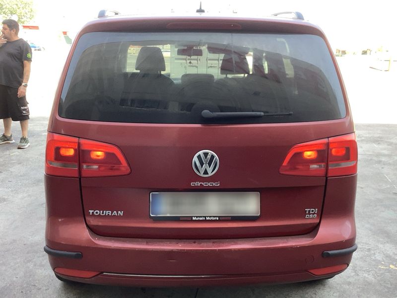 Volkswagen Touran 1.6 TDI Advance 2010 – снимка на щета