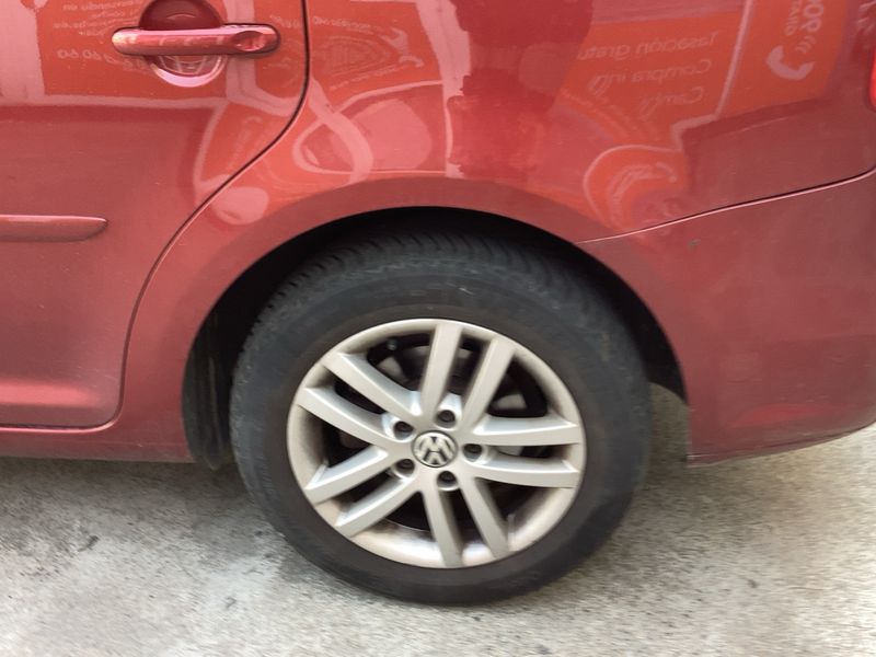Volkswagen Touran 1.6 TDI Advance 2010 – снимка 18