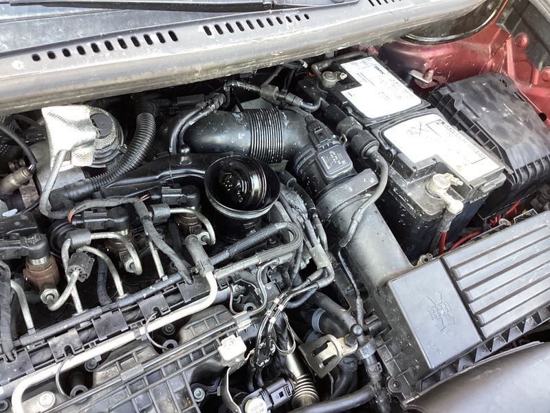 Volkswagen Touran 1.6 TDI Advance 2010 – снимка на щета