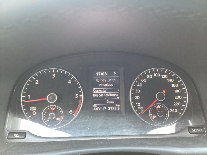 Volkswagen Touran 1.6 TDI Advance 2010 – снимка 13