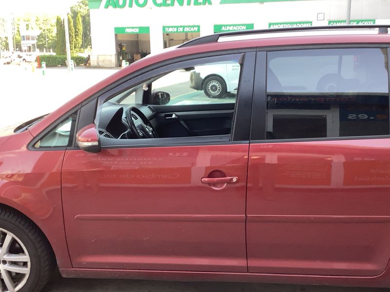 Volkswagen Touran 1.6 TDI Advance 2010 – снимка 4