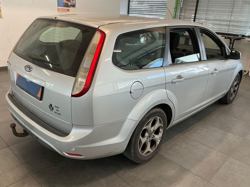Ford Focus 1.6 Ti-VCT Style+ 2010 – снимка 2