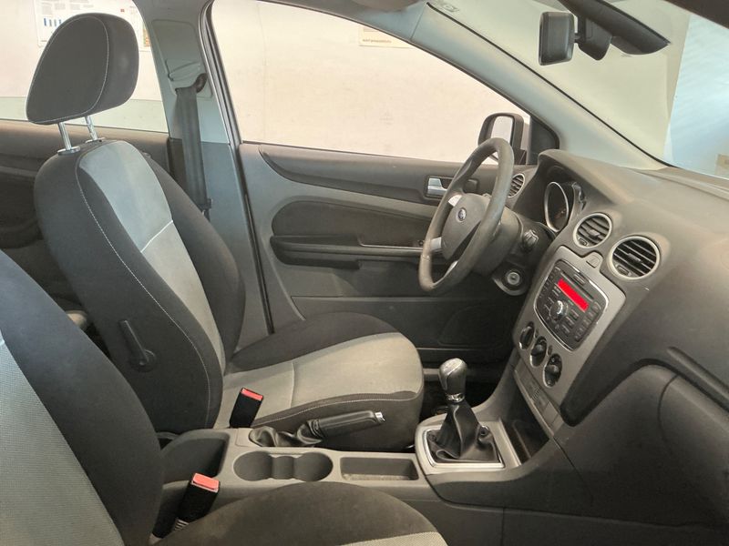 Ford Focus 1.6 Ti-VCT Style+ 2010 – снимка 3