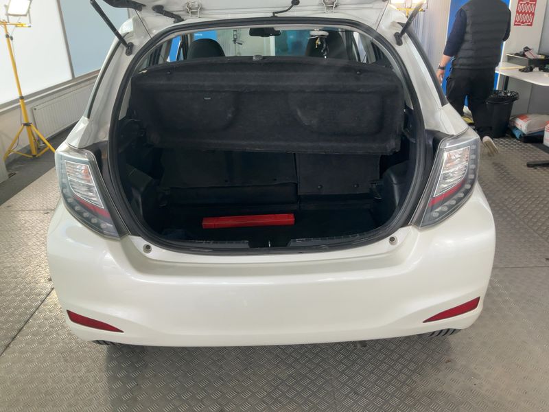 Toyota Yaris 1.5 Hybrid Active 2014 – снимка 16