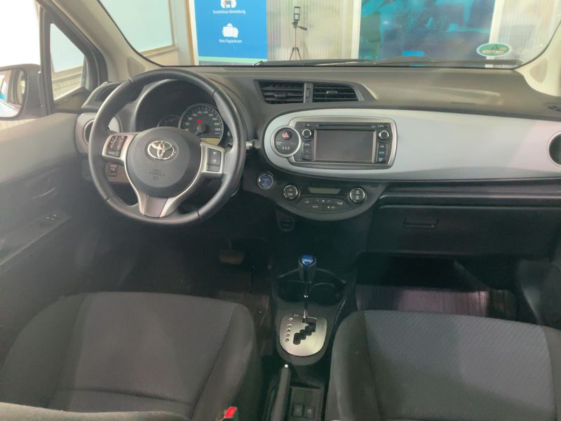Toyota Yaris 1.5 Hybrid Active 2014 – снимка 18