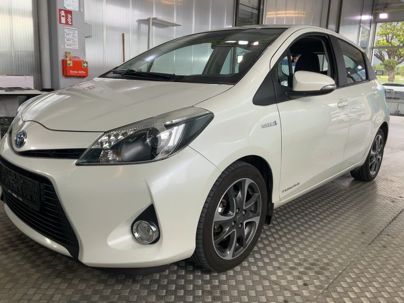 Toyota Yaris 1.5 Hybrid Active 2014 – снимка 2