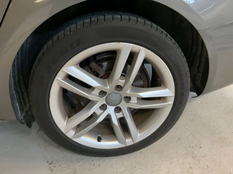 Audi A4 2.0 TDI quattro Attraction 2013 – снимка 16