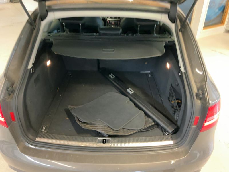 Audi A4 2.0 TDI quattro Attraction 2013 – снимка 10