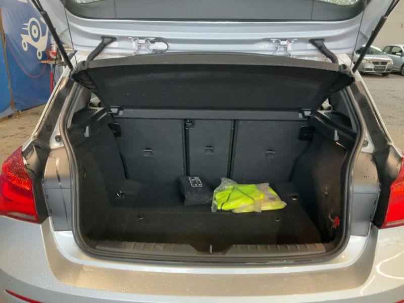BMW 1er 118i Metropolitan 2019 – снимка 15