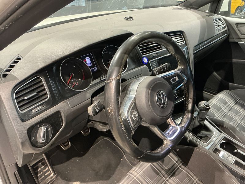 Volkswagen Golf VII 2.0 TDI GTD BlueMotion Tech 2015 – снимка 25