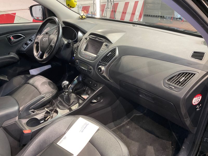 Hyundai ix35 2.0 CRDi FIFA World Cup Edition AWD 2014 – снимка 23