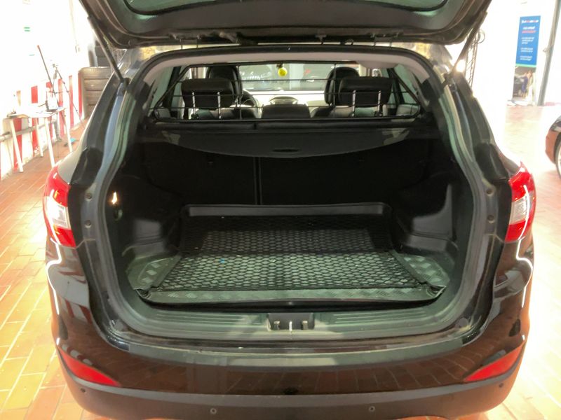 Hyundai ix35 2.0 CRDi FIFA World Cup Edition AWD 2014 – снимка 16
