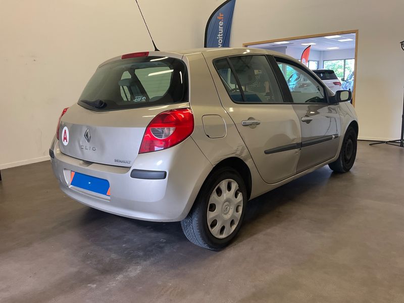 Renault Clio 1.5 dCi Privilege 2006 – снимка 2