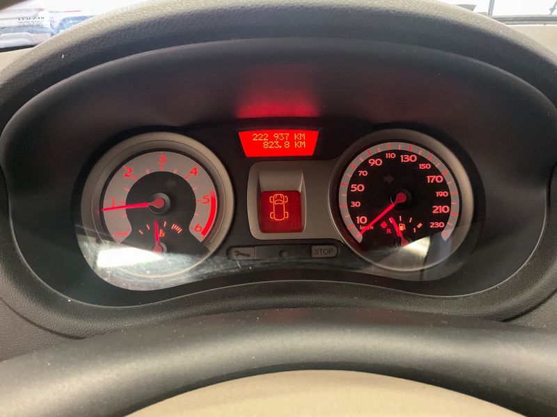 Renault Clio 1.5 dCi Privilege 2006 – снимка 4
