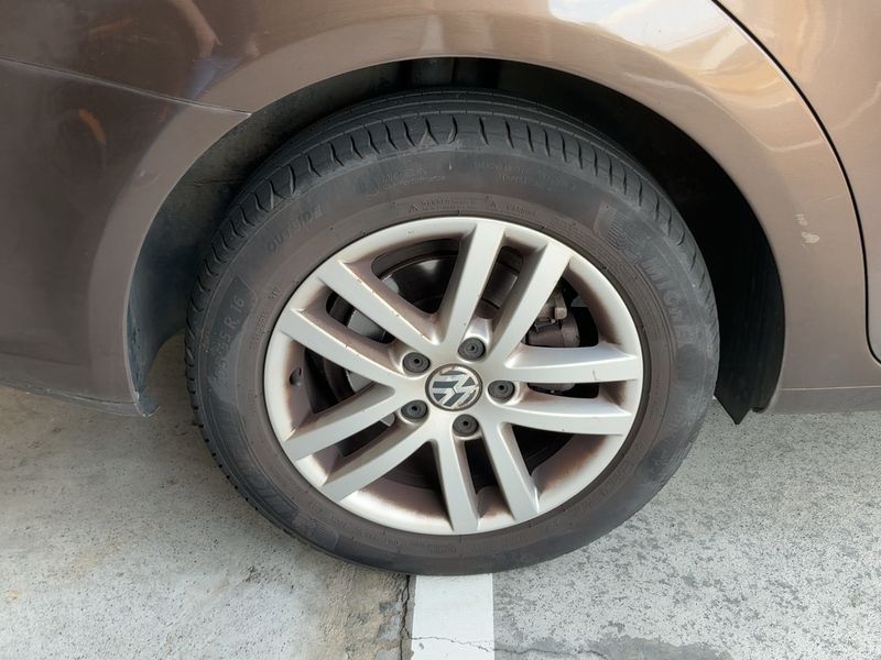 Volkswagen Touran 2.0 TDI Advance 2012 – снимка 19