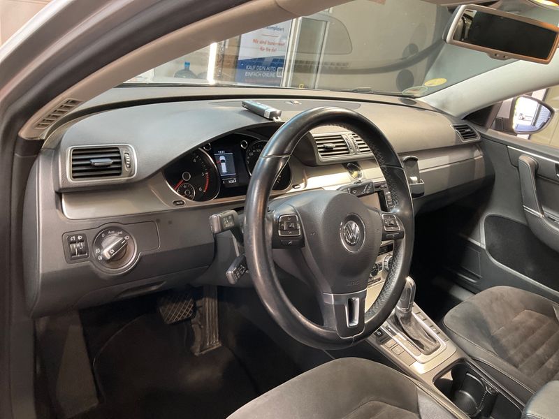 Volkswagen Passat 2.0 TDI Highline BlueMotion Tech 2013 – снимка 23