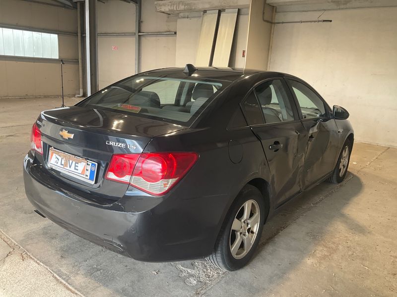 Chevrolet Cruze 1.6 LS 2010 – снимка 2