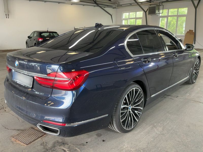 BMW 7er 750i xDrive 2016 – снимка 8