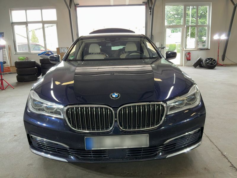 BMW 7er 750i xDrive 2016 – снимка 14