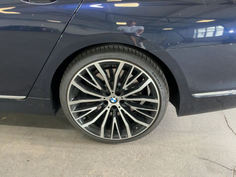 BMW 7er 750i xDrive 2016 – снимка 5