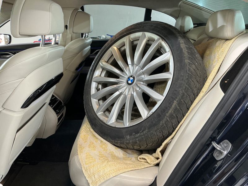 BMW 7er 750i xDrive 2016 – снимка 32