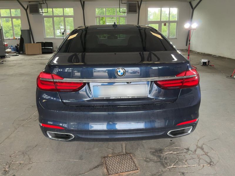 BMW 7er 750i xDrive 2016 – снимка 7