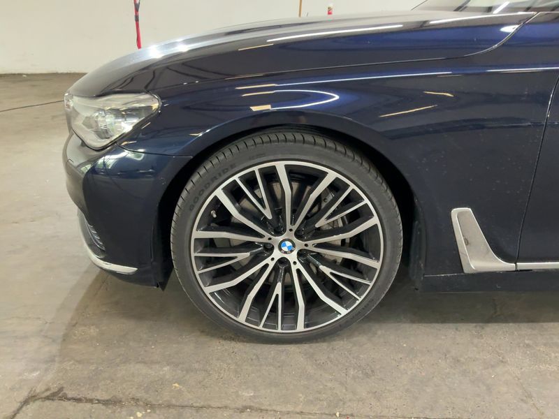 BMW 7er 750i xDrive 2016 – снимка 3
