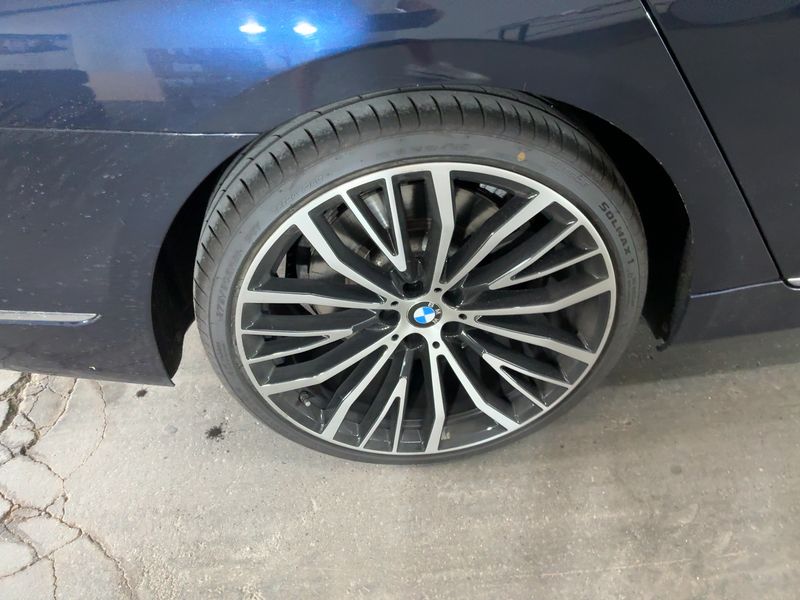 BMW 7er 750i xDrive 2016 – снимка 9