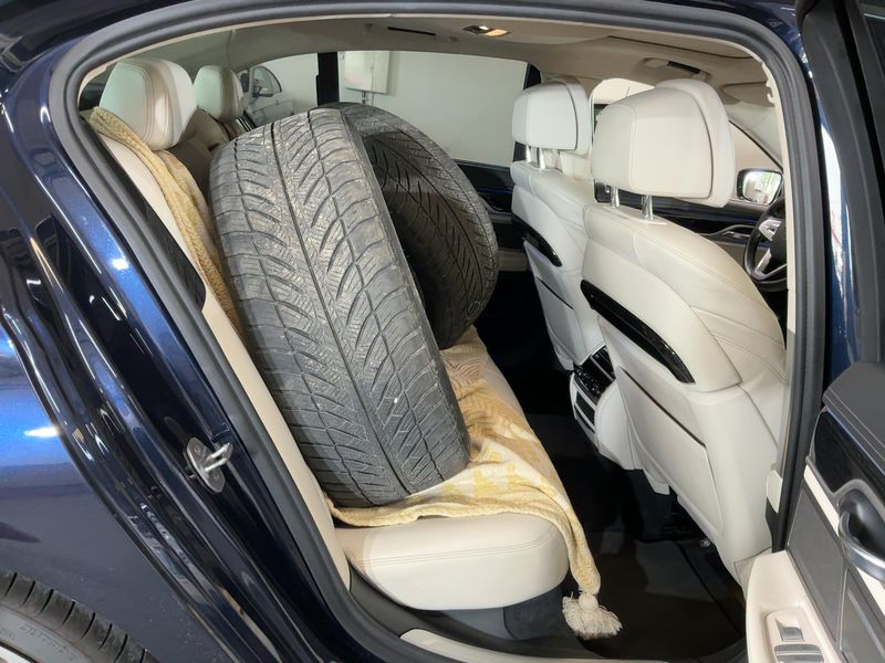 BMW 7er 750i xDrive 2016 – снимка 20