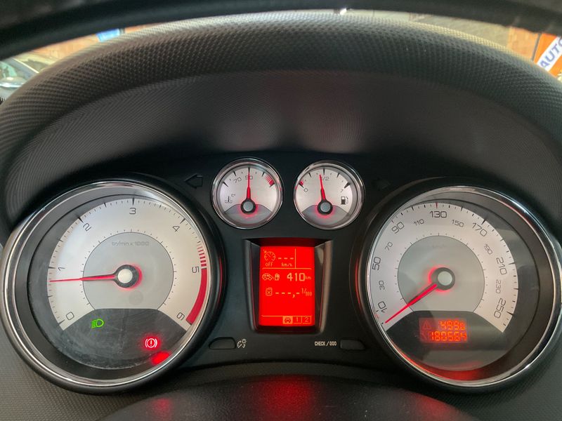 Peugeot 308 1.6 HDi Active 2011 – снимка 4