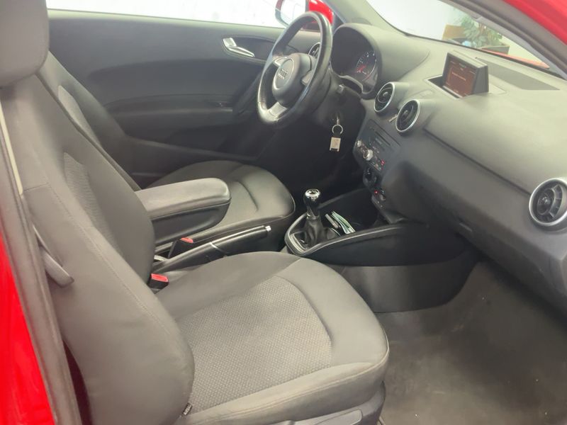 Audi A1 1.6 TDI Attraction 2011 – снимка 16