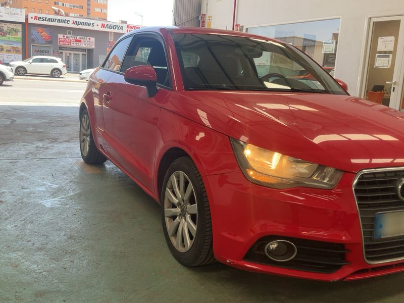 Audi A1 1.6 TDI Attraction 2011 – снимка 12