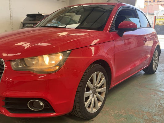 Audi A1 1.6 TDI Attraction 2011 – снимка 2